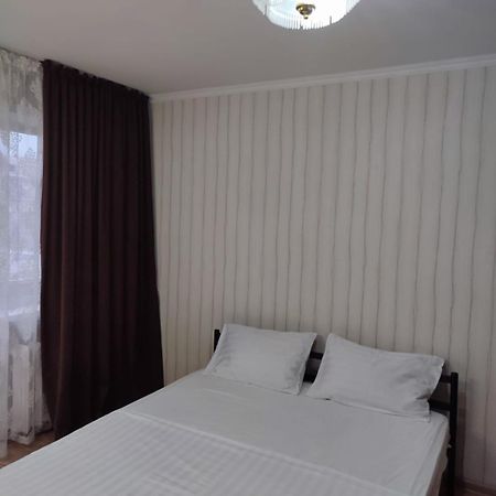 Стандарт Апартаменты Ул.Урицкого 74 Pavlodar Esterno foto