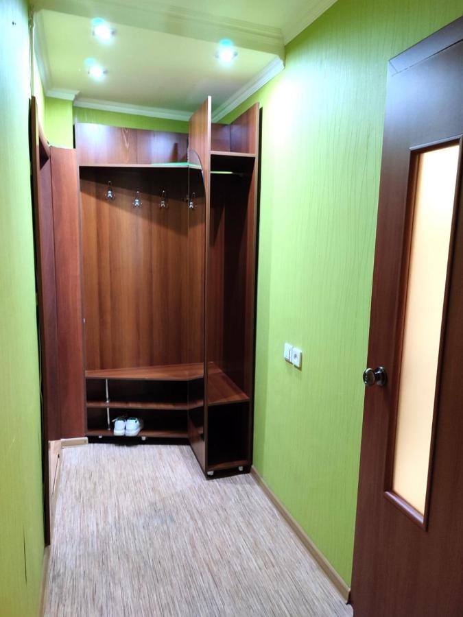 Стандарт Апартаменты Ул.Урицкого 74 Pavlodar Esterno foto